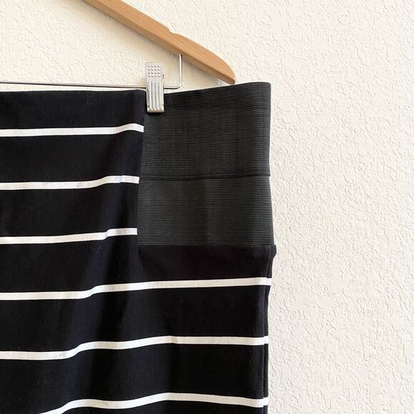 TORRID Black and White Stripe Pull On Pencil Skirt Size 4X Contemporary Stretch - Picture 7 of 11